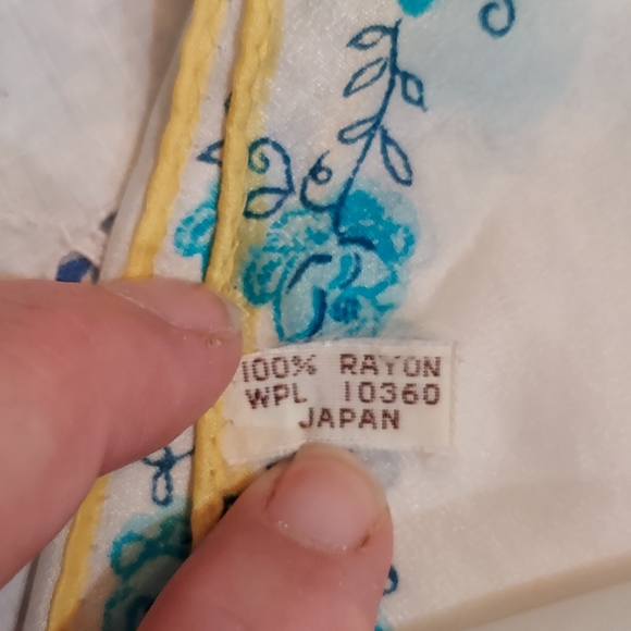 Vintage Blues greens floral rayon scarf. - Picture 6 of 7